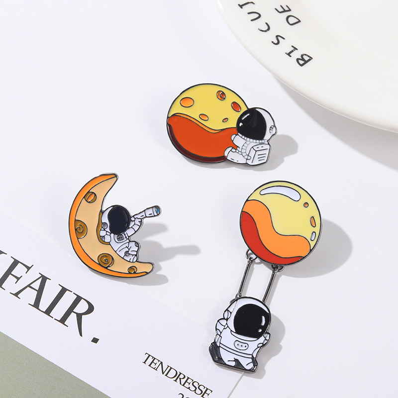 Astronaut Enamel Pin Custom Pl - Embroidery Bali recension och pris